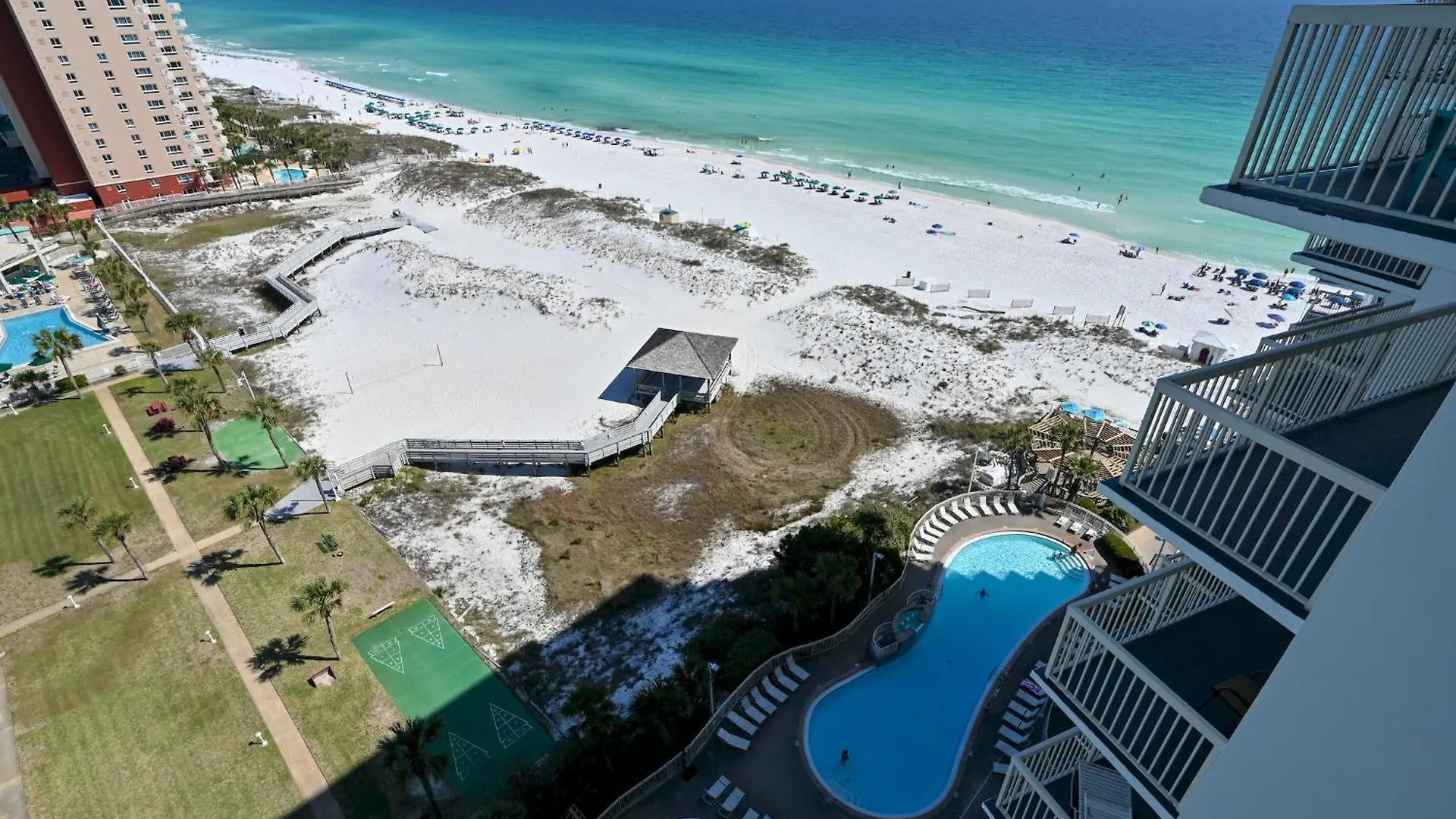 Pelican Beach Resort By Tufan Destin Aparthotel